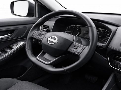 Used 2025 Nissan Rogue SV FWD image 14