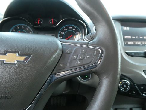 Used 2017 Chevrolet Cruze Premier image 19