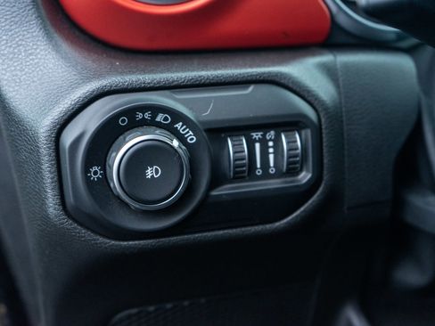 Used 2021 Jeep Wrangler Rubicon w/ Cold Weather Group image 15