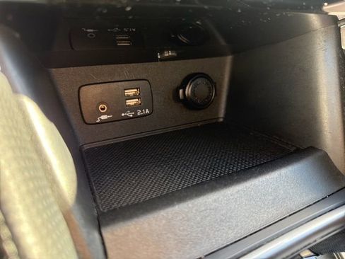 Used 2023 Subaru Forester Limited image 38