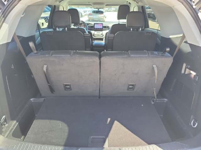 Used 2023 Ford Explorer XLT w/ Equipment Group 202A RWD image 6