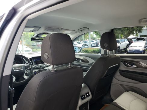 Used 2024 GMC Terrain SLE w/ Driver Convenience Package FWD image 15