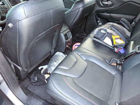 Used 2022 Jeep Cherokee Trailhawk w/ Sun, Sound & Nav Group AWD/4WD image 8