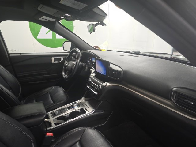 Used 2020 Ford Explorer XLT w/ Equipment Group 202A AWD/4WD image 22