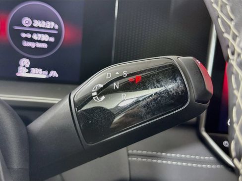 Certified 2025 Volkswagen Tiguan SE AWD/4WD image 16