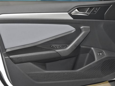 New 2026 Volkswagen Jetta SE image 3