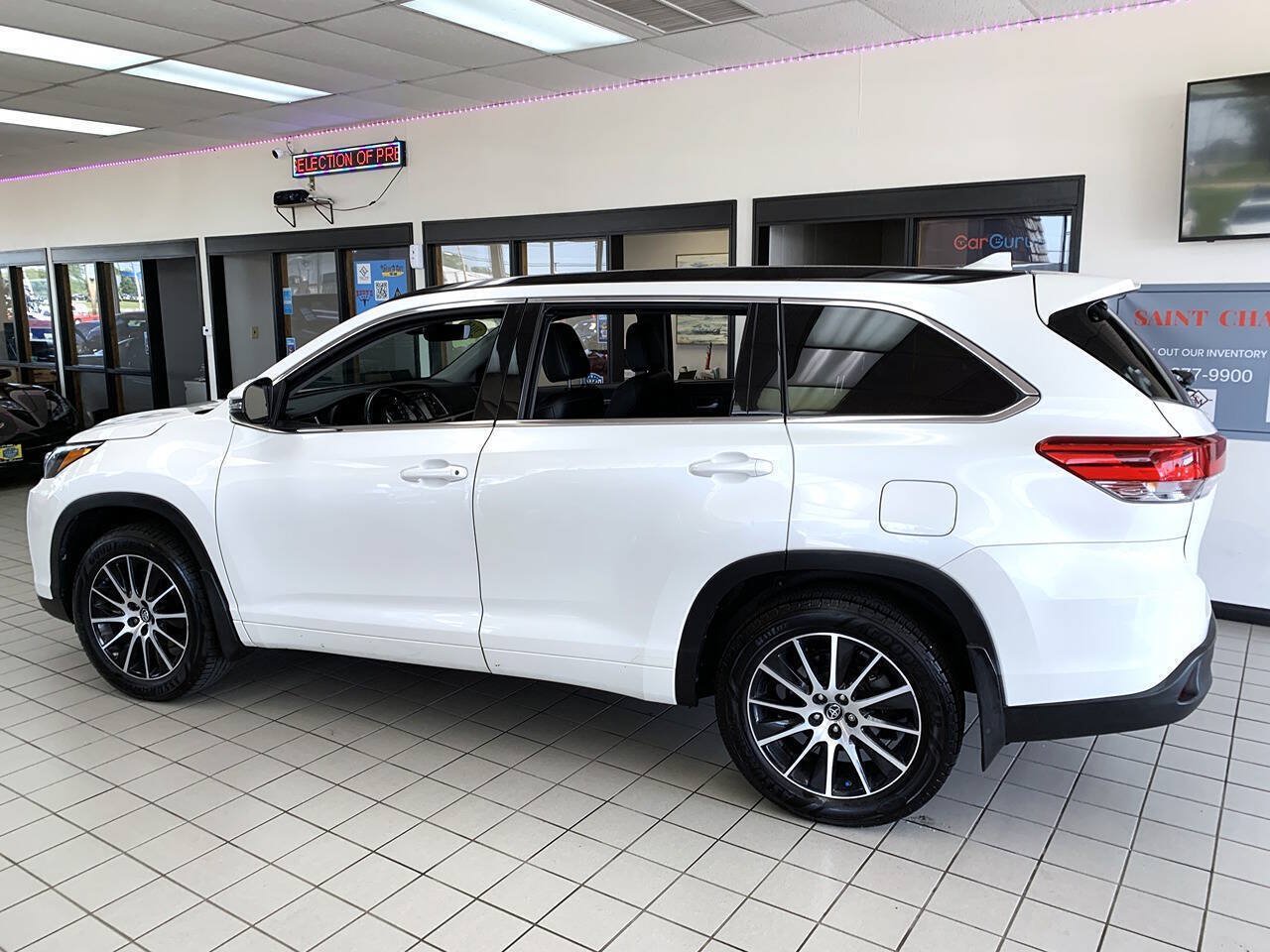 Used 2017 Toyota Highlander SE AWD/4WD image 5