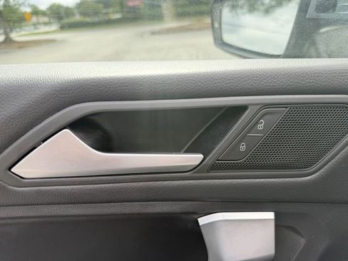 Used 2021 Volkswagen Tiguan SEL FWD image 10