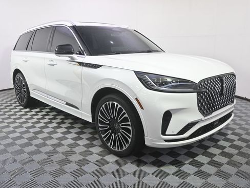 Certified 2025 Lincoln Aviator Black Label AWD/4WD image 8