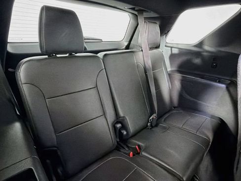 Used 2023 Chevrolet Traverse Premier AWD/4WD image 28