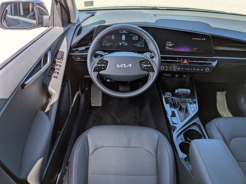 Used 2024 Kia Niro EX image 18