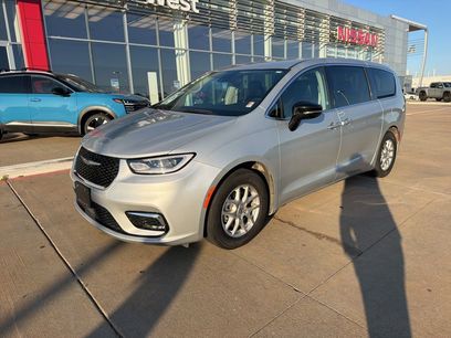 Used 2024 Chrysler Pacifica Touring-L