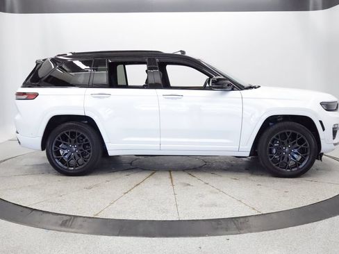 Used 2025 Jeep Grand Cherokee Summit AWD/4WD image 8