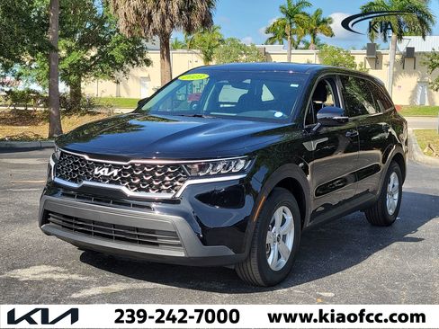 Used 2023 Kia Sorento LX FWD image 3
