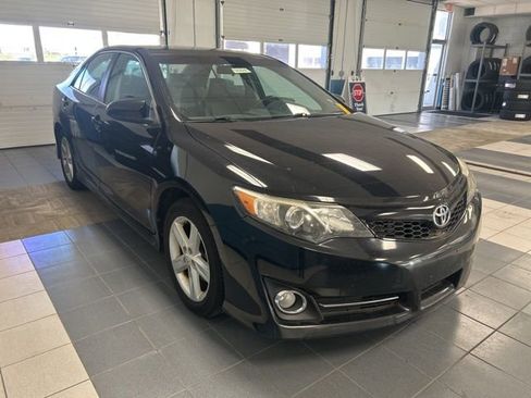 Used 2012 Toyota Camry SE FWD image 1