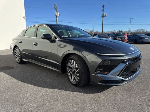 Certified 2025 Hyundai Sonata Limited image 3