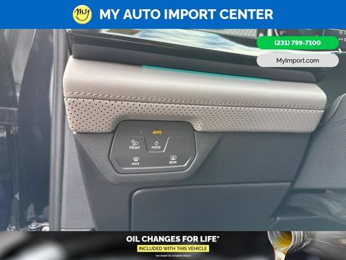 Used 2025 Volkswagen Atlas Peak Edition SE AWD/4WD image 14
