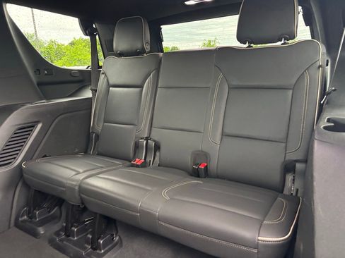 Used 2024 GMC Yukon SLT AWD/4WD image 16