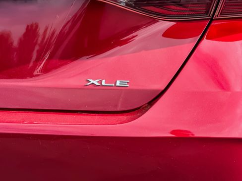 Used 2022 Toyota Avalon XLE FWD image 25