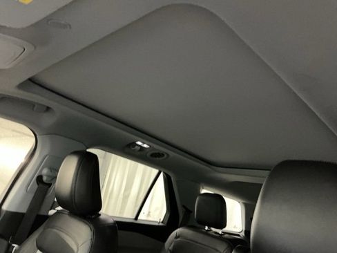 Used 2022 Ford Explorer XLT w/ Equipment Group 202A image 18