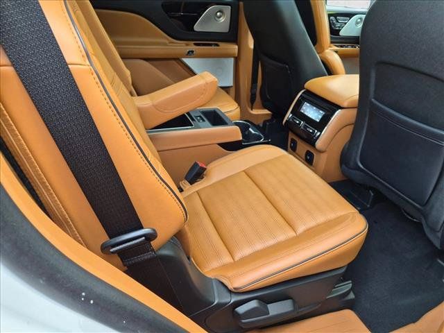Used 2023 Lincoln Aviator Black Label w/ Dynamic Handling Package AWD/4WD image 21
