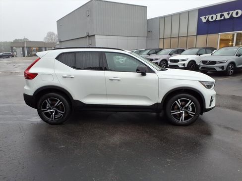 New 2026 Volvo XC40 B5 Core w/ Climate Package image 2