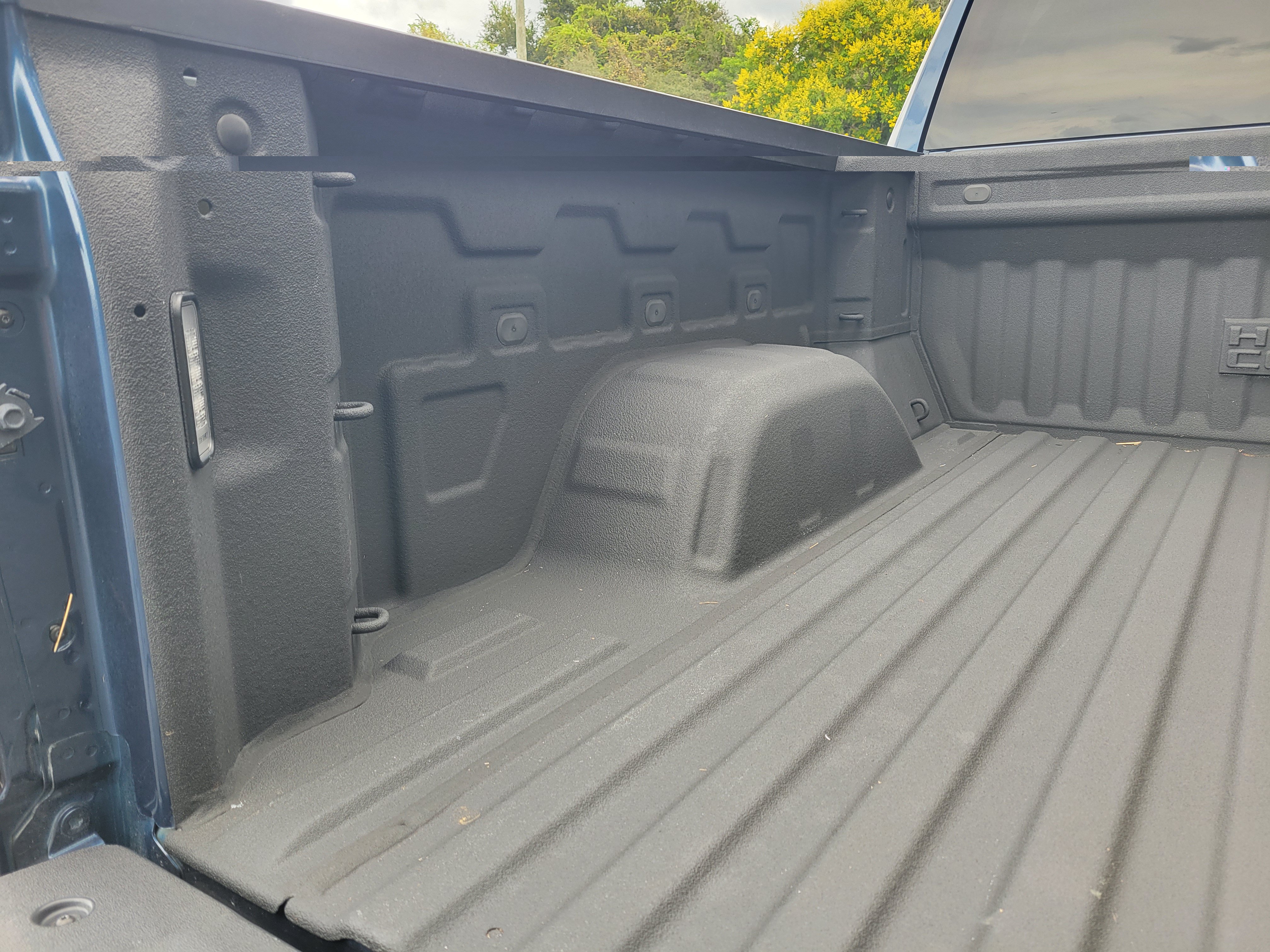 Used 2022 Chevrolet Silverado 1500 High Country w/ Z71 Off-Road Package AWD/4WD image 11