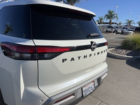Used 2022 Nissan Pathfinder SL w/ SL Black Package image 13