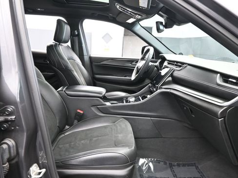 Used 2023 Jeep Grand Cherokee Altitude image 47
