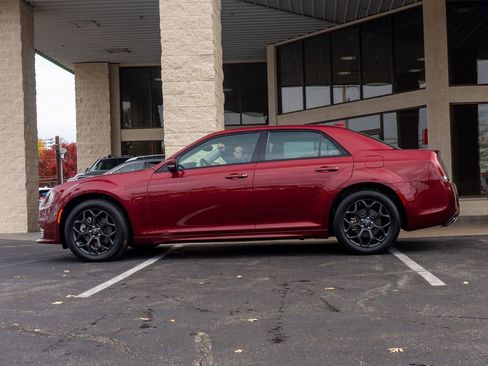 Used 2023 Chrysler 300 Touring L w/ Popular Equipment Group image 9