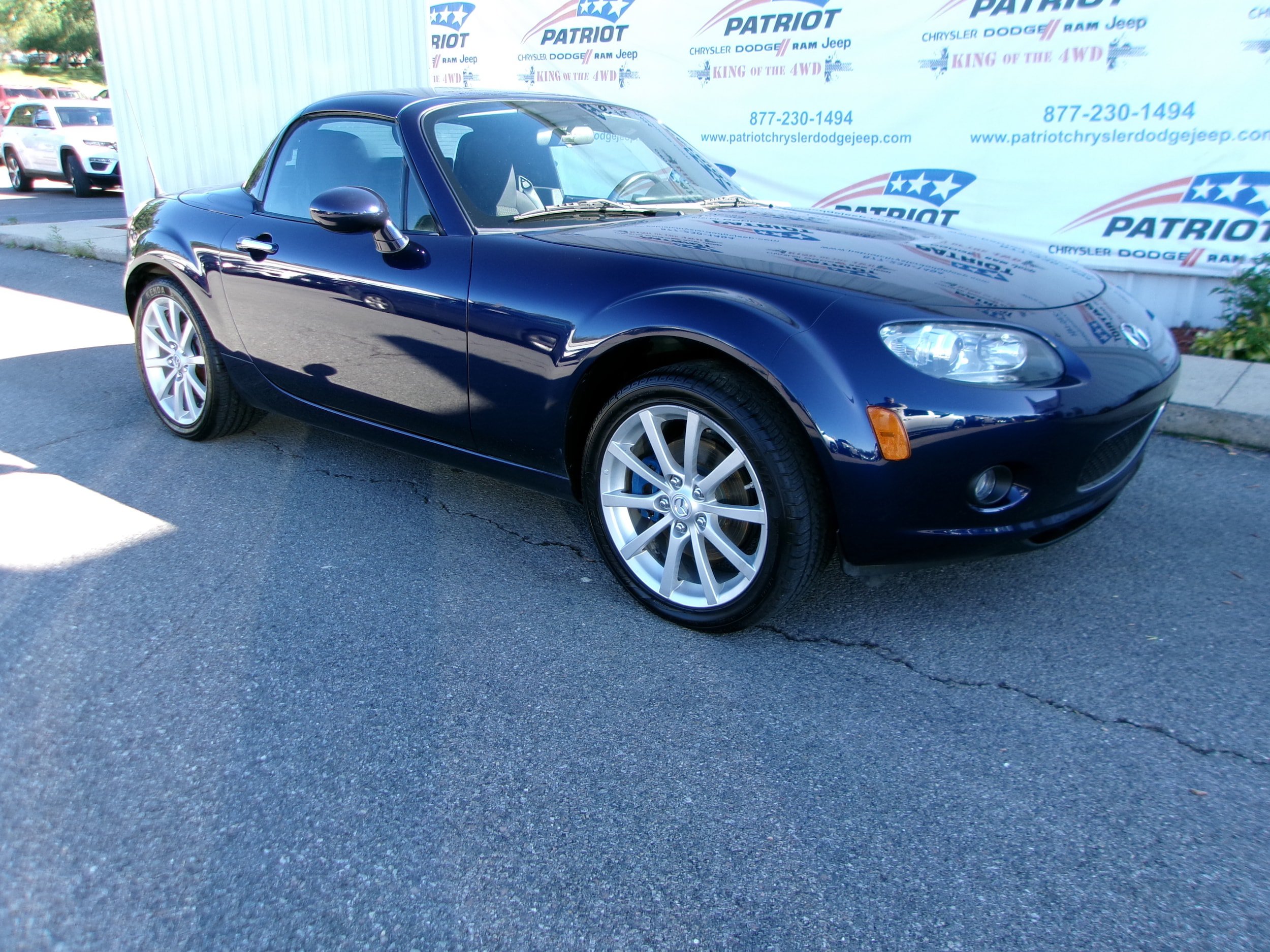 Used 2008 MAZDA MX-5 Miata Touring RWD image 2