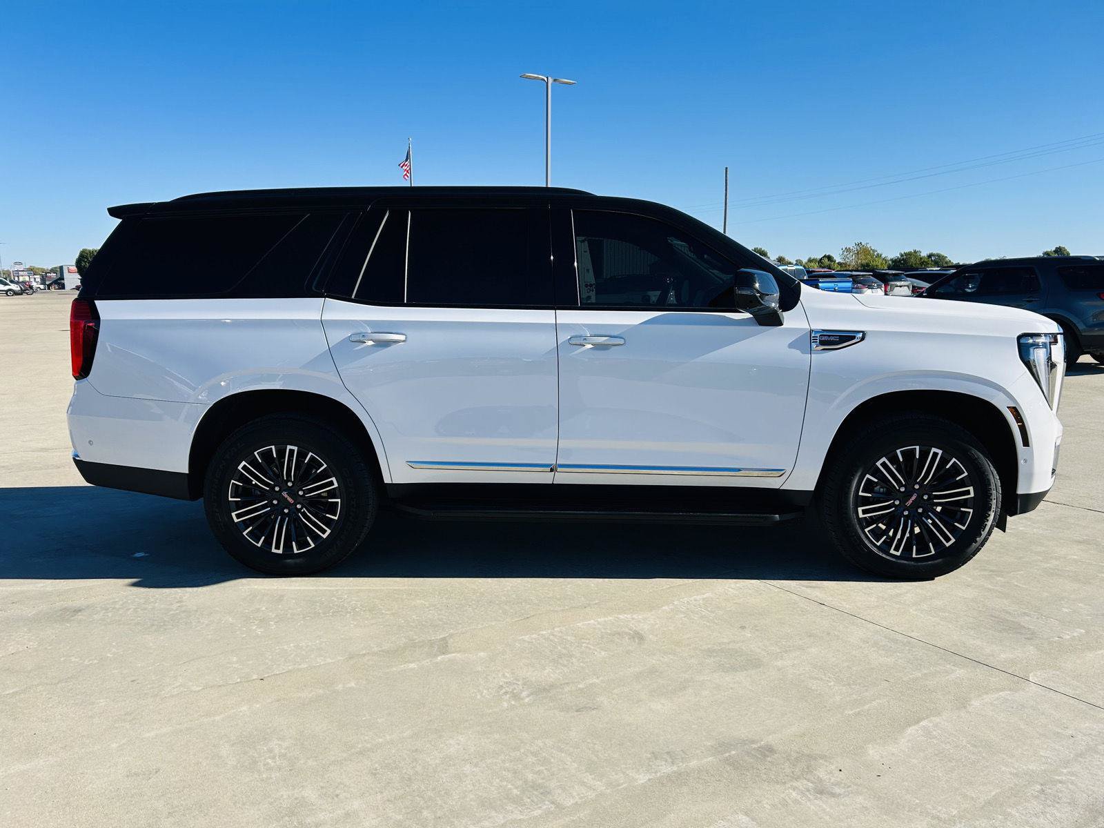 Used 2025 GMC Yukon Elevation AWD/4WD image 48
