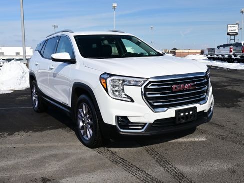 Used 2024 GMC Terrain SLT image 2