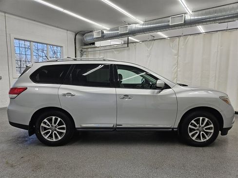Used 2014 Nissan Pathfinder SL w/ SL Premium Package image 4
