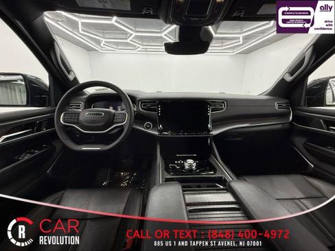 Used 2023 Jeep Wagoneer L Series II image 16