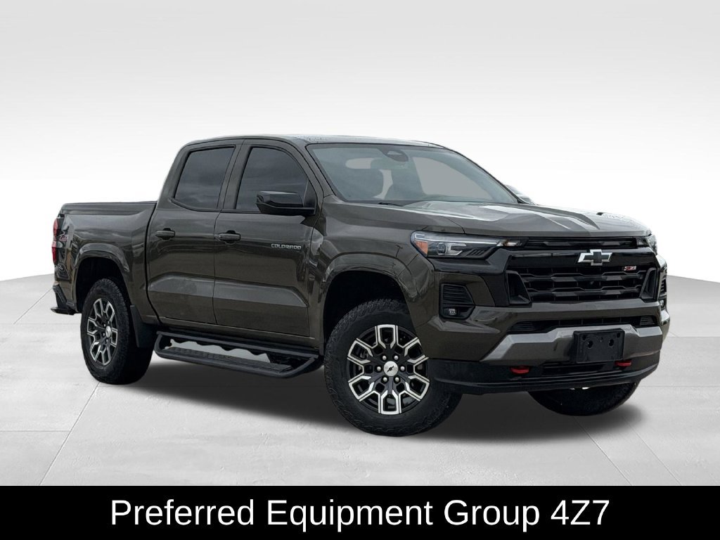 Used 2023 Chevrolet Colorado Z71 w/ Z71 Convenience Package 2 AWD/4WD image 2