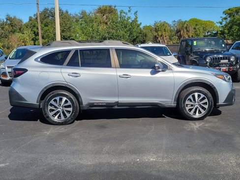 Used 2021 Subaru Outback Premium image 7