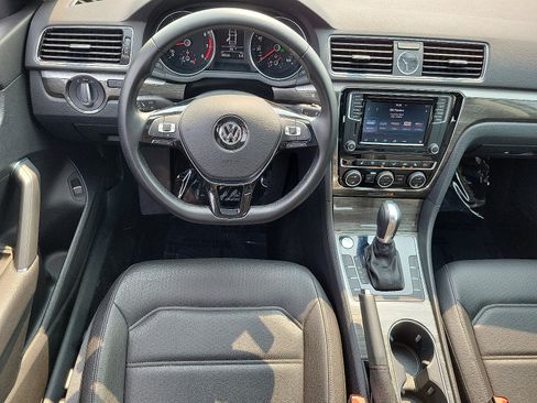 Used 2017 Volkswagen Passat 1.8T SE FWD image 2