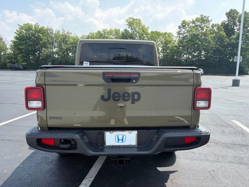 Used 2025 Jeep Gladiator Sport AWD/4WD image 4