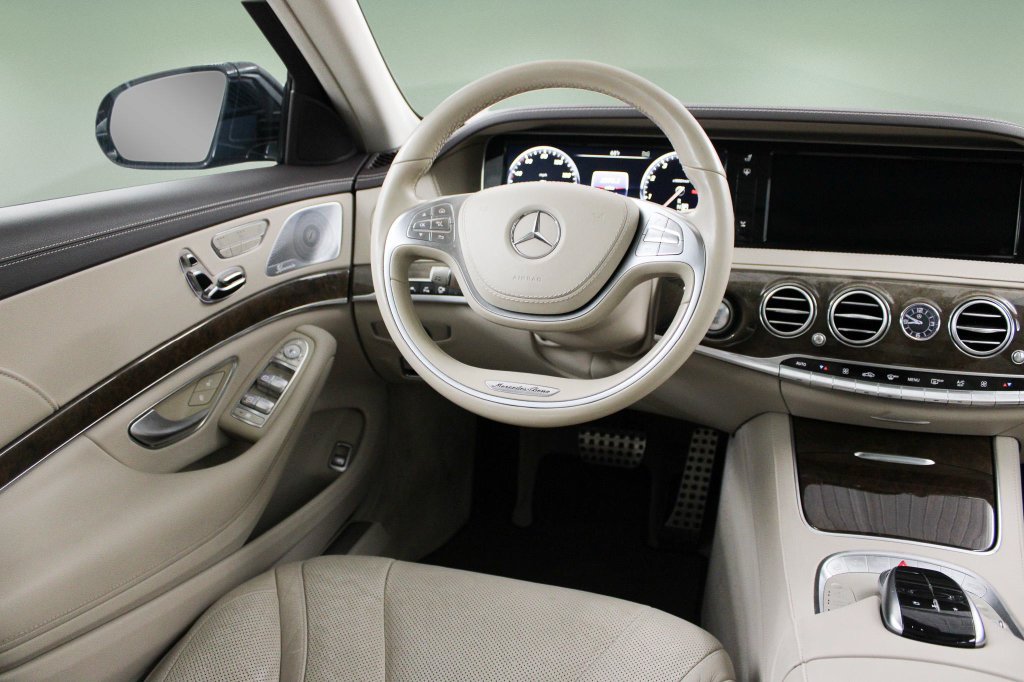 Used 2017 Mercedes-Benz S 550 Sedan image 18