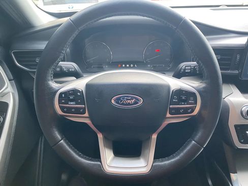 Used 2022 Ford Explorer XLT w/ Equipment Group 202A image 11