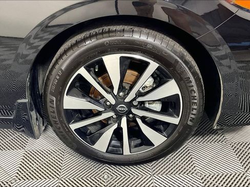 Certified 2025 Nissan Sentra SV w/ SV Premium Package FWD image 10