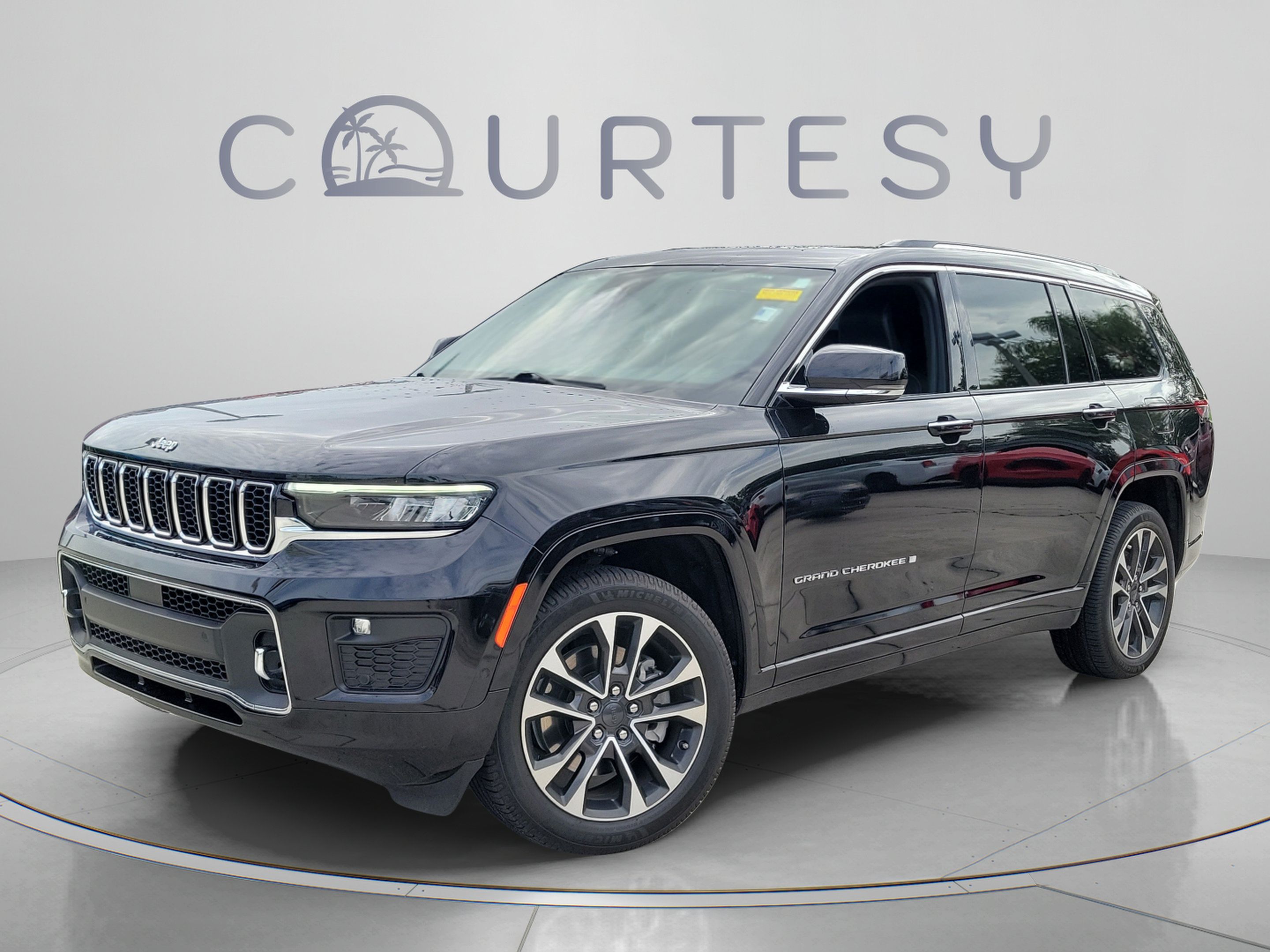 Used 2021 Jeep Grand Cherokee L Overland w/ Luxury Tech Group IV AWD/4WD image 1