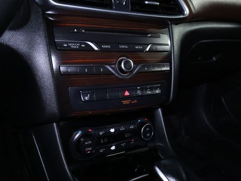 Used 2018 INFINITI QX30 Premium w/ Navigation Package image 27