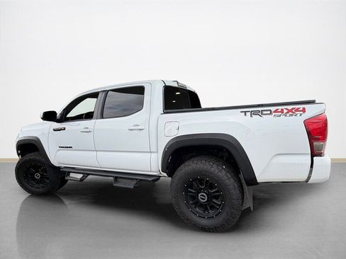 Used 2017 Toyota Tacoma TRD Sport w/ Tow Package (A/T) AWD/4WD image 7