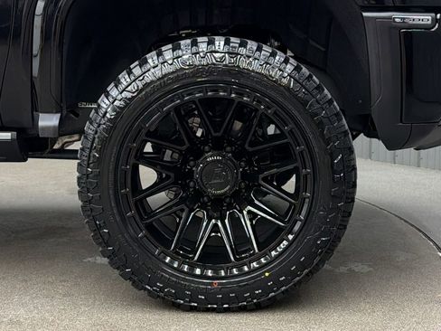 Used 2025 GMC Sierra 3500 Denali w/ Denali Reserve Package image 9