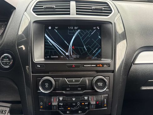 Used 2017 Ford Explorer XLT w/ Equipment Group 202A AWD/4WD image 21