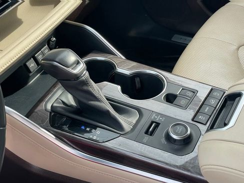 Used 2021 Toyota Highlander Limited image 26