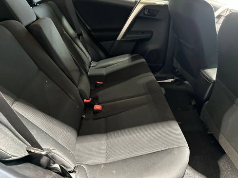 Used 2015 Toyota RAV4 LE w/ Four Season Floor Mat Package AWD/4WD image 19