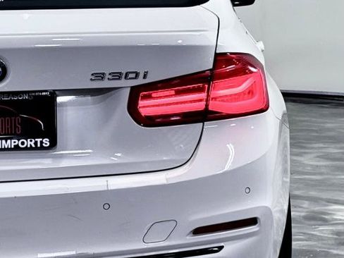 Used 2017 BMW 330i xDrive Sedan AWD/4WD image 13